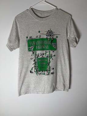Extraterrestrial Highway Area 51 Aliens T-Shirt Men’s Heather Grey/Green